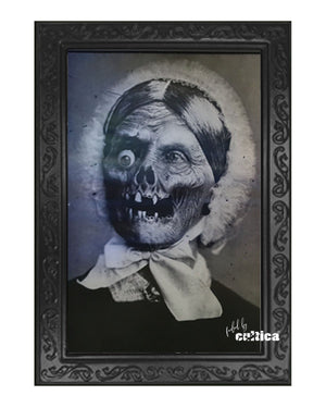 Galerie des Grauens 03 "Patiniertes Zombie Weib" - SCREAMSTORE